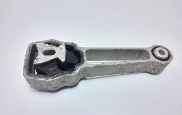Volvo S60 Engine mount bracket 30793322