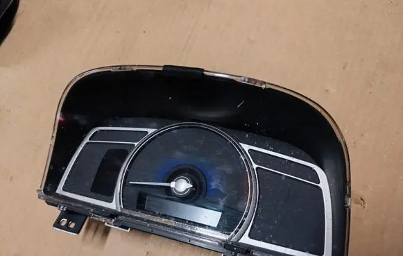 Honda Civic Speedometer (instrument cluster) 78200SNDE100 HR0350204