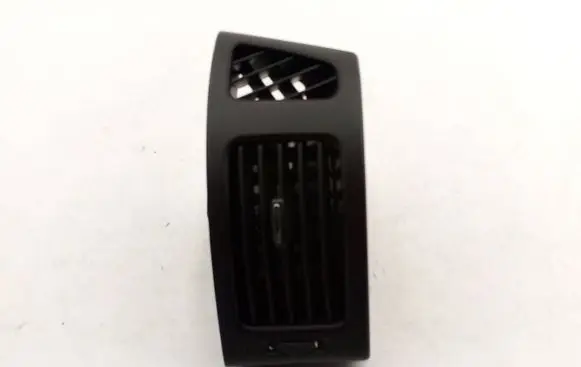 Hyundai i30 Dash center air vent grill 97490-2R000