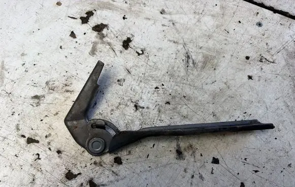 Audi A4 S4 B5 8D Engine bonnet/hood hinges 8D0823302B