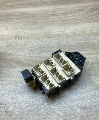 Toyota Avensis Verso Fuse module 9098702024 ACV31212