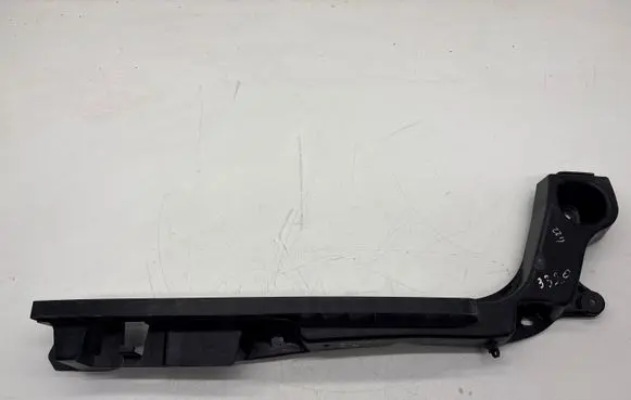 Skoda Fabia Mk3 (NJ) Rear bumper mounting bracket 6V9807864 3200201128