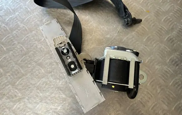 Nissan Juke I F15 Front seatbelt 617969900A