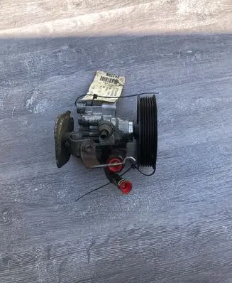 Toyota Avensis T220 Power steering pump