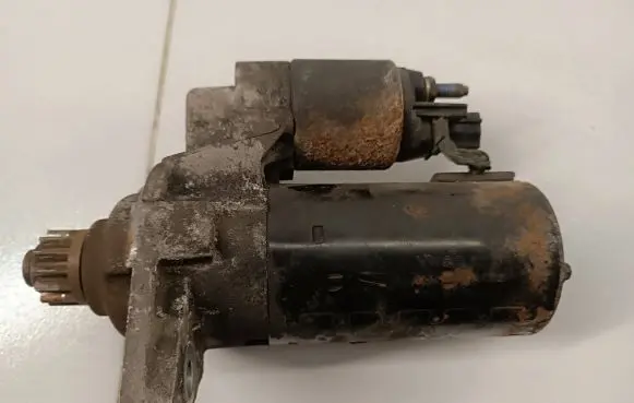 Volkswagen Golf VI Starter motor 20011250