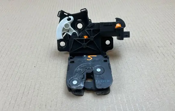 Audi A6 Allroad C6 Tailgate/trunk/boot lock/catch/latch 8P4827505B