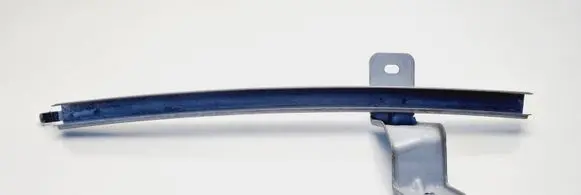Nissan Qashqai Front door windshield rail 