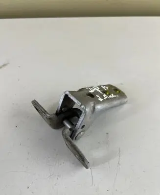 Mitsubishi L200 Front door lower hinge 