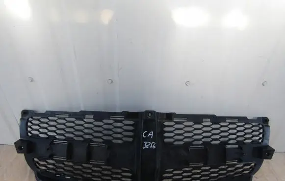 Dodge Durango II Front bumper upper radiator grill 9402420