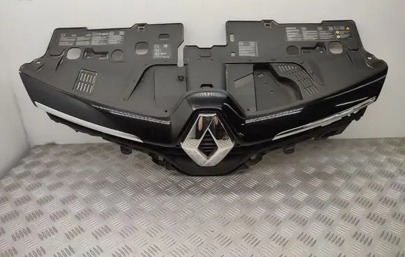 Renault Clio IV Front bumper upper radiator grill 622561433R 628101467R