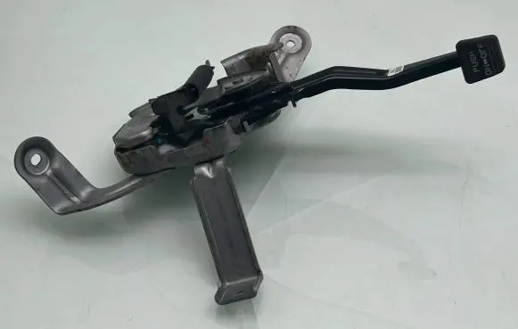 Handbrake/parking brake lever assembly