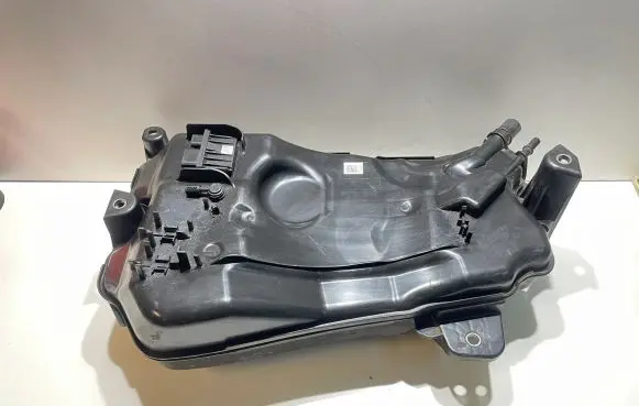 Volkswagen Golf VIII AdBlue liquid reservoir 5WA131877D 5Q0131877AB