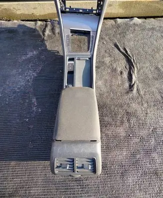 Volkswagen Golf VII Center console 