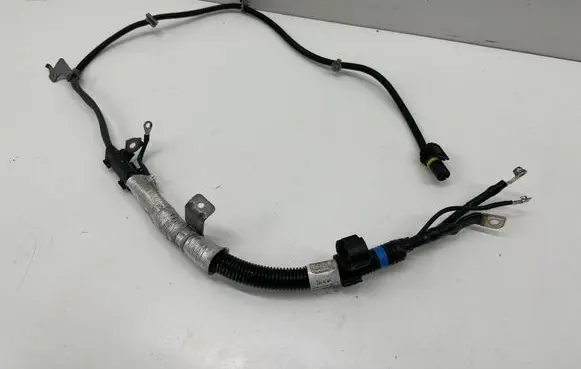 Mercedes-Benz C W205 Positive cable (battery)