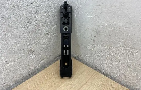 Volkswagen PASSAT B6 Seat belt adjustment motor 10550001