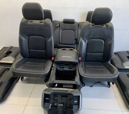 Ram 1500 DT Front double seat