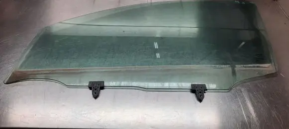 Nissan Qashqai Front door window glass four-door