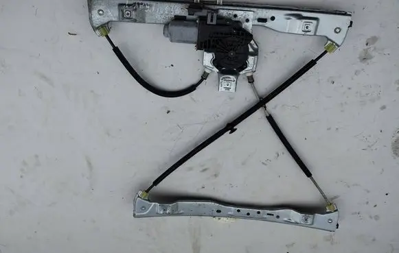 Front window lifting mechanism without motor