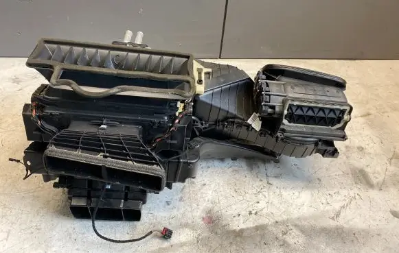 Audi A5 8T 8F Interior heater climate box assembly 8K1820005AF