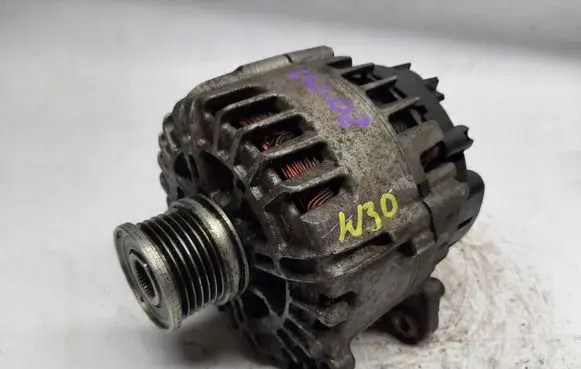 Volkswagen PASSAT B8 Generator/alternator 03L903023L