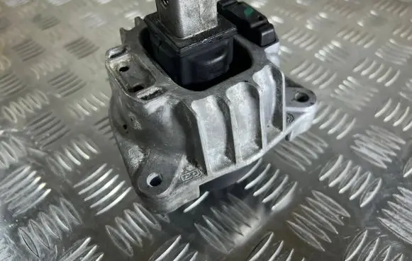 BMW 5 F10 F11 Engine mount bracket G2036040 G2038310