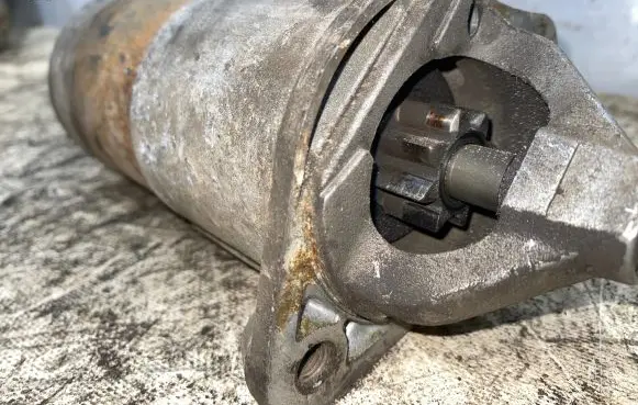Mitsubishi Pajero Starter motor M001T73283