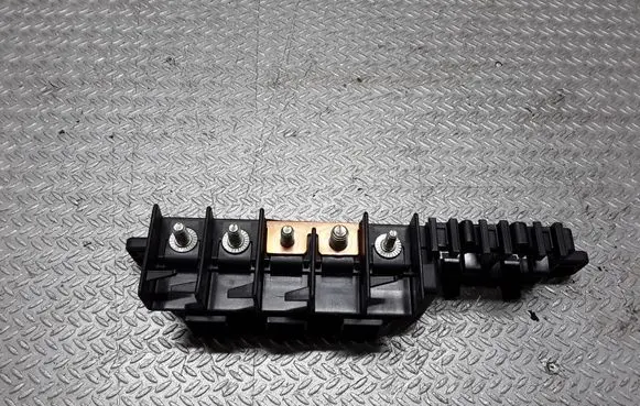 Volkswagen PASSAT B5.5 Fuse module 8L0941822A