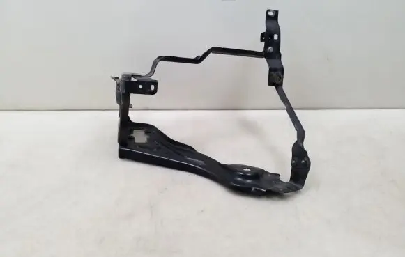 Mercedes-Benz C W204 Headlight/headlamp mounting bracket A2046200191
