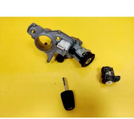 Opel Zafira B Ignition lock 2421430