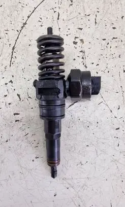 Volkswagen PASSAT B5 Fuel injector 036130073F