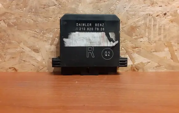 Mercedes-Benz E W210 Door control unit/module 1582 2108207626