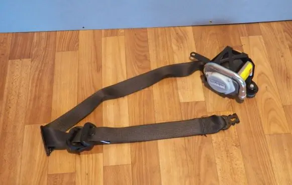 Opel Insignia A Front seatbelt 3063932AA