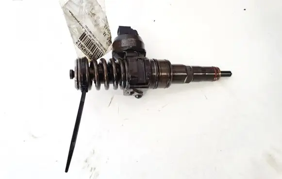 Volkswagen Golf V Fuel injector 038130073AG