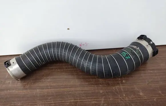 BMW 5 G30 G31 Intercooler hose/pipe 8572858 11618572858