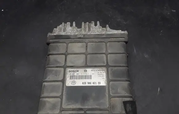 Volkswagen PASSAT B4 Engine control unit/module 028906021DD 0281001411 28SA2669