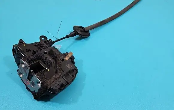 Renault Clio V Rear door lock 825007311R IMPRK1467392