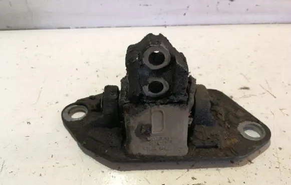 Volvo V70 Engine mount bracket 8624757