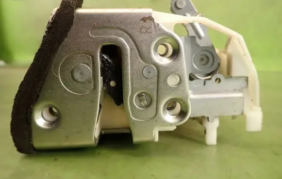 Suzuki SX4 Rear door lock