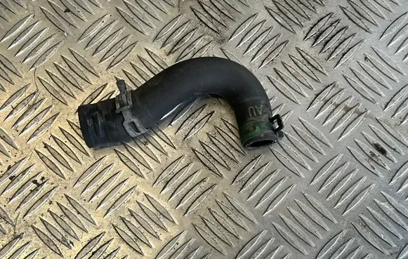 Renault Trafic III (X82) Engine coolant pipe/hose