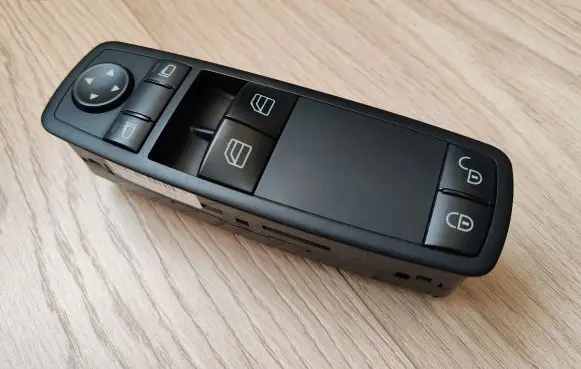 Mercedes-Benz A W169 Electric window control switch A1698206410