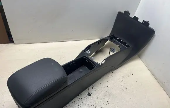 Volvo V50 Center console 8687408