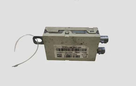 Volvo V40 Aerial antenna amplifier 30761703 7CP118C847AA