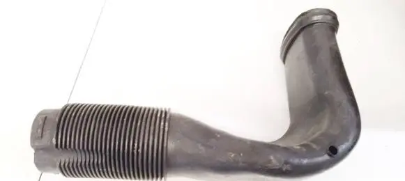 Mercedes-Benz C AMG W204 Air intake hose/pipe 0112357B