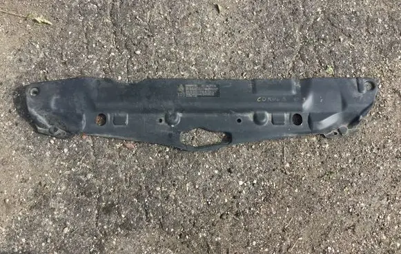 Engine bonnet/hood lock trim molding