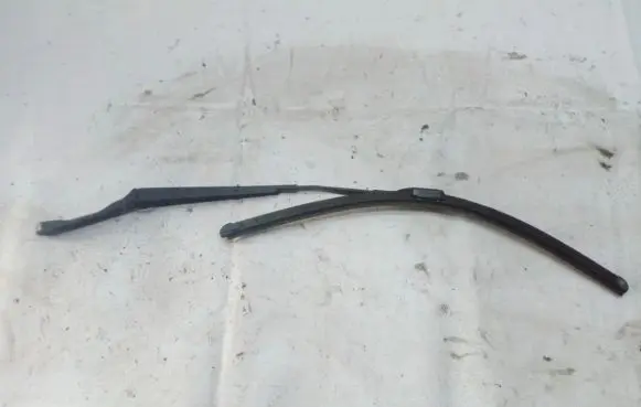 Opel Astra J Front wiper blade arm 3392125736