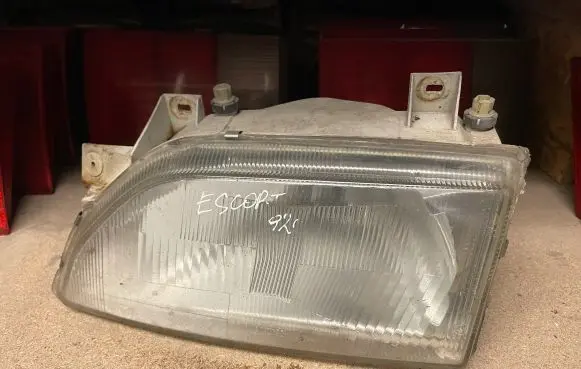 Ford Escort Headlight/headlamp 93AG13006C2C