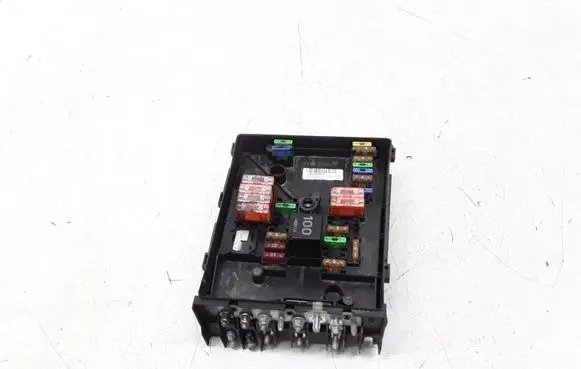 Volkswagen Jetta V Fuse module 1K0937125