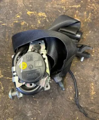 Mercedes-Benz Sprinter W907 W910 Front seatbelt 634204700d