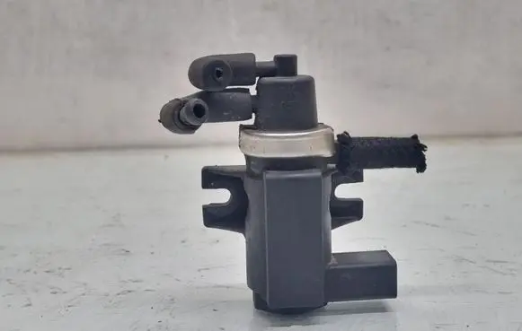 Volkswagen PASSAT B5.5 Turbo solenoid valve 1J0906627