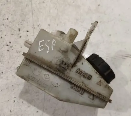 Brake fluid reservoir